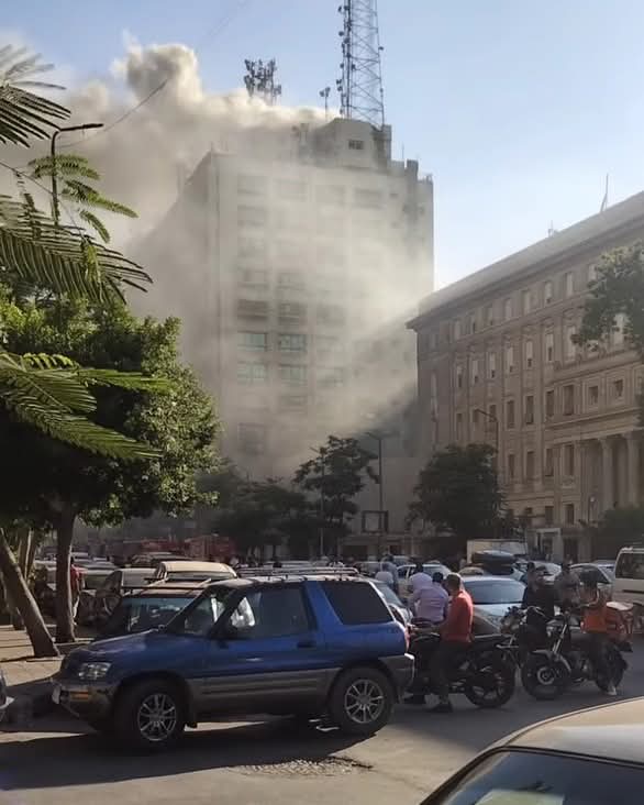 توقوعوا حرائق مماثلة كثيرة في منطقة #وسط_البلد خلال الأيام القادمة مثل حريق #سنترال_رمسيس تمهيدا لاخلاء المنطقة و بيعها لشياطين كيان الإMارات الع*'برية المتص**هينة.