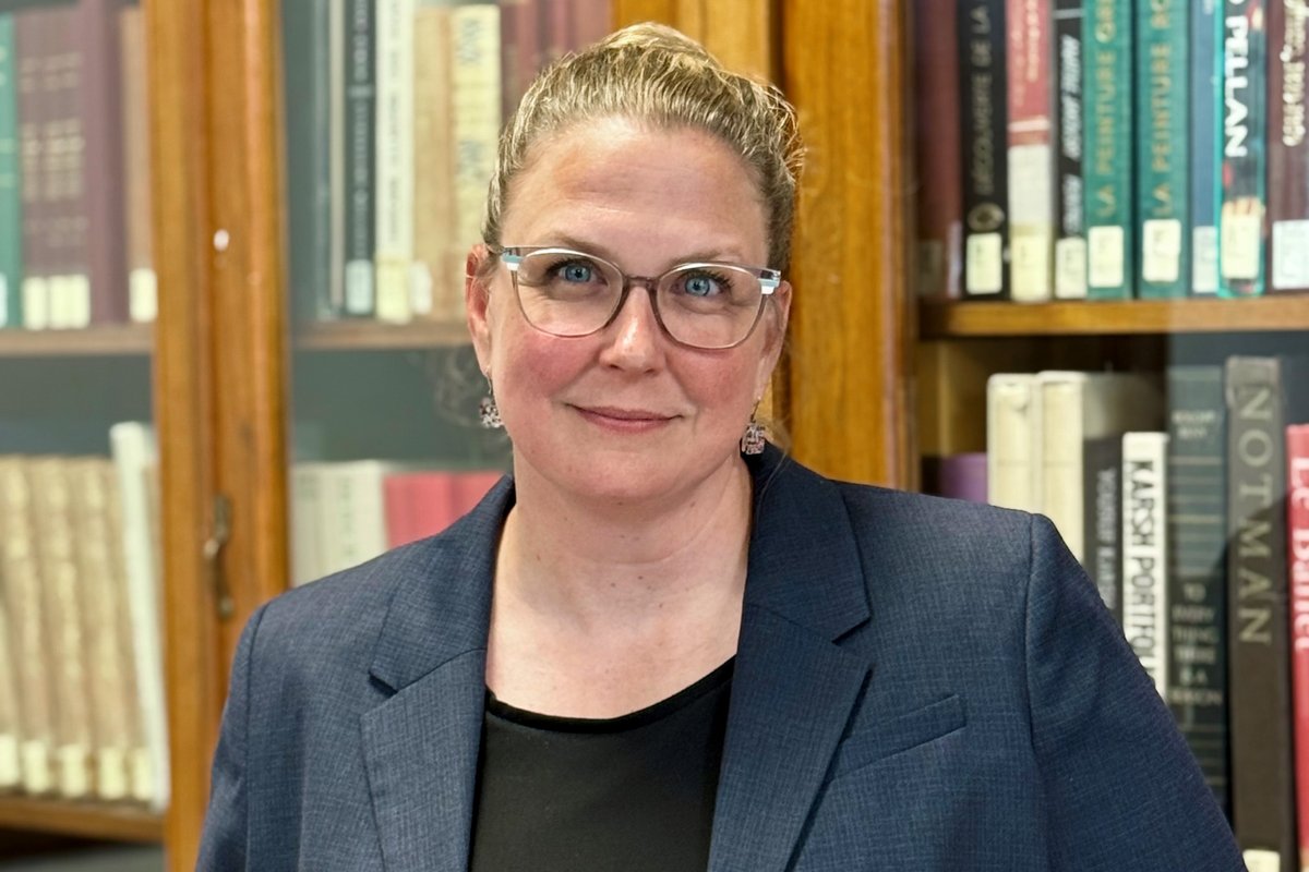 _BAnQ's tweet image. 🎉 BAnQ annonce la nomination de Julie Rodrigue au poste de directrice générale de la Bibliothèque nationale.
Sa vision, son expertise et son parcours en gestion documentaire en font la candidate idéale pour porter notre mission. 🙌
Détails : bit.ly/4nzrcED