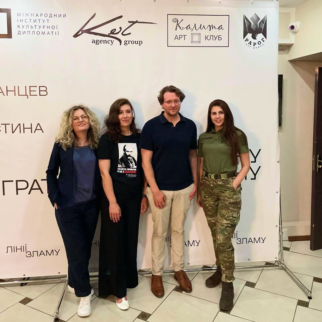 RAROG24's tweet image. Наступ сенсів: проєкт "Лінія зламу" та 427-й окремий полк безпілотних систем "Рарог" в культурній офензиві
«Лінія зламу» — це проєкт, мета якого обʼєднати культурний, освітній і фронтовий напрямки в єдине ціле. Адже саме це є фундаментом державності. Як і будь-яка масштабна…