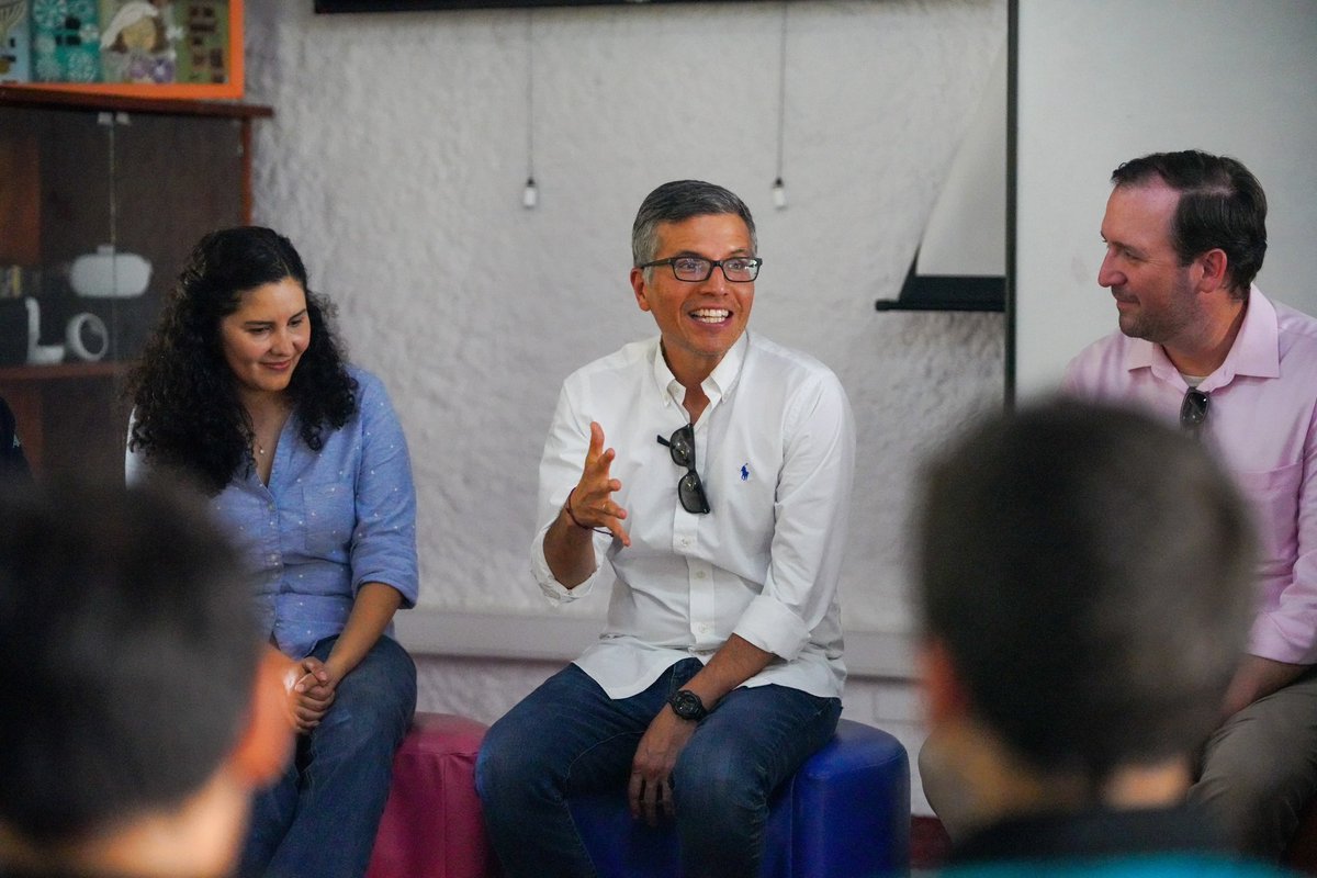 Hoy nos despedimos y le agradecimos al Consejero para Asuntos Políticos y Económicos Luis Méndez por su valioso liderazgo como Ministro Consejero Interino este año. Su compromiso fortaleció la cooperación bilateral y contribuyó a un Estados Unidos más seguro.