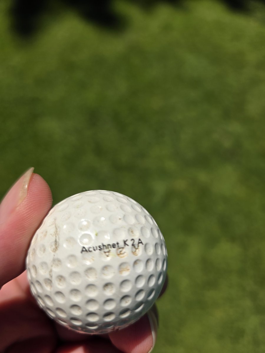 Found this oldie during jr golf camp. Is this an 80s or 90s ball <a href="/TitleistCA/">TitleistCA</a>