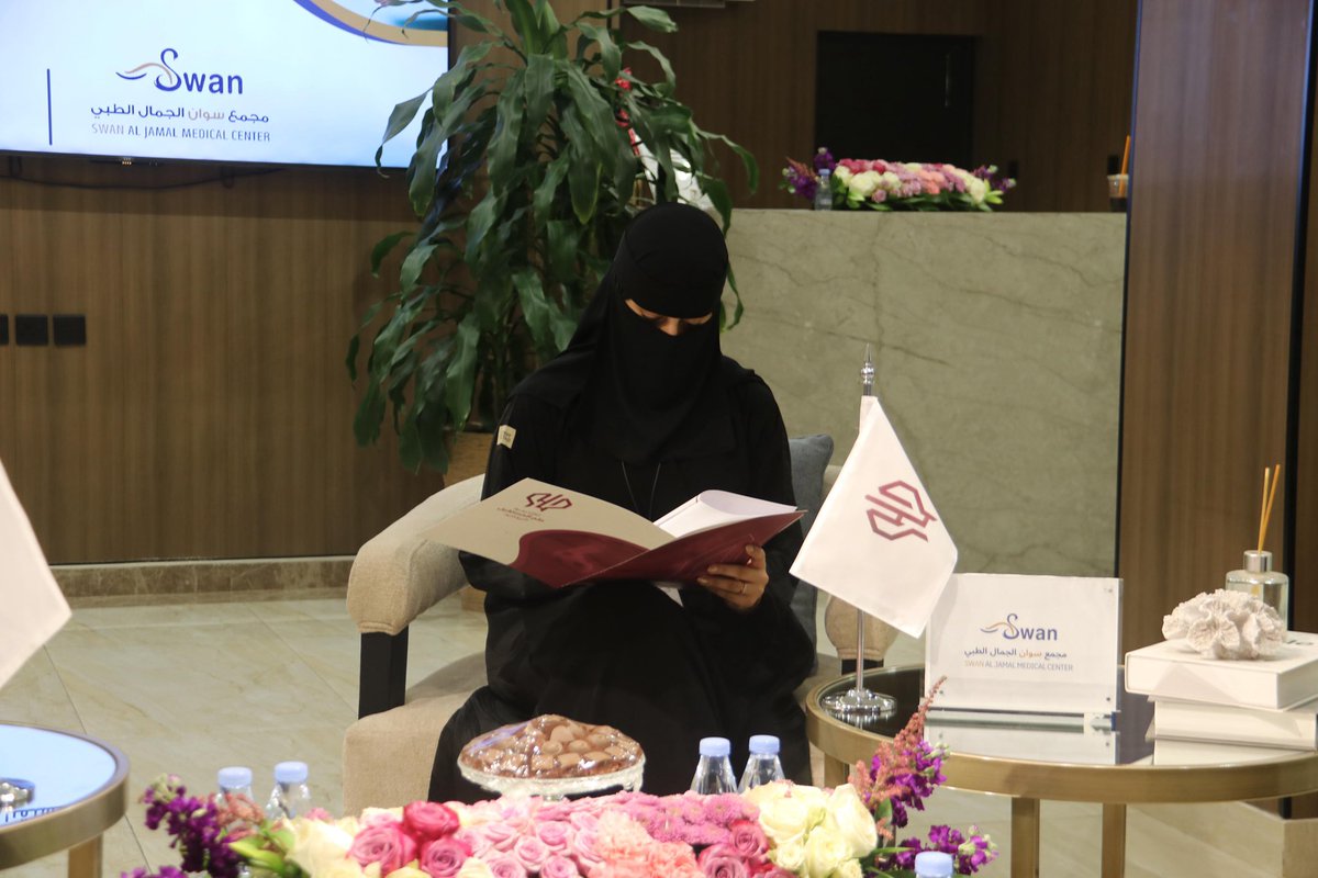 F_dreamac's tweet photo. أبرمت إدارة أكاديمية حلم الرياضية مساء اليوم عقد رعاية مع مجمع “سوان” الجمال الطبي @swanaljamal ، ليكون بموجبه راعيًا رسميًا يظهر شعارُه على صدر قميص الأكاديمية. https://t.co/Pm5teQhXbk
