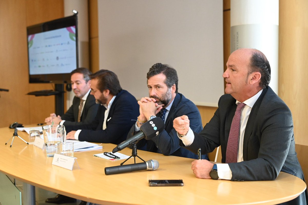 Gran respuesta de las empresas de Granada al llamamiento de <a href="/nisesevilla/">NISE Sevilla</a> agradecer a mi compañero <a href="/GumerFernandez2/">Gumer Fernandez</a> Delegado en Granada por el trabajo realizado en la organización de las jornadas, trabajamos para organizar una gran Feria-congreso de la Industria en Andalucía .