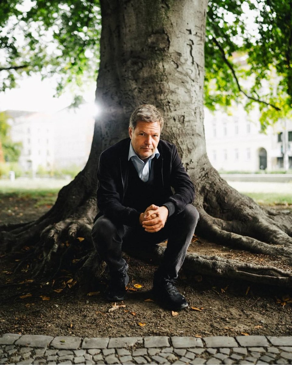 Wir hätten einen guten Menschen, weitsichtigen Staatsmann und Ehrenmann zum Bundeskanzler haben können. 

Die Deutschen haben versagt.