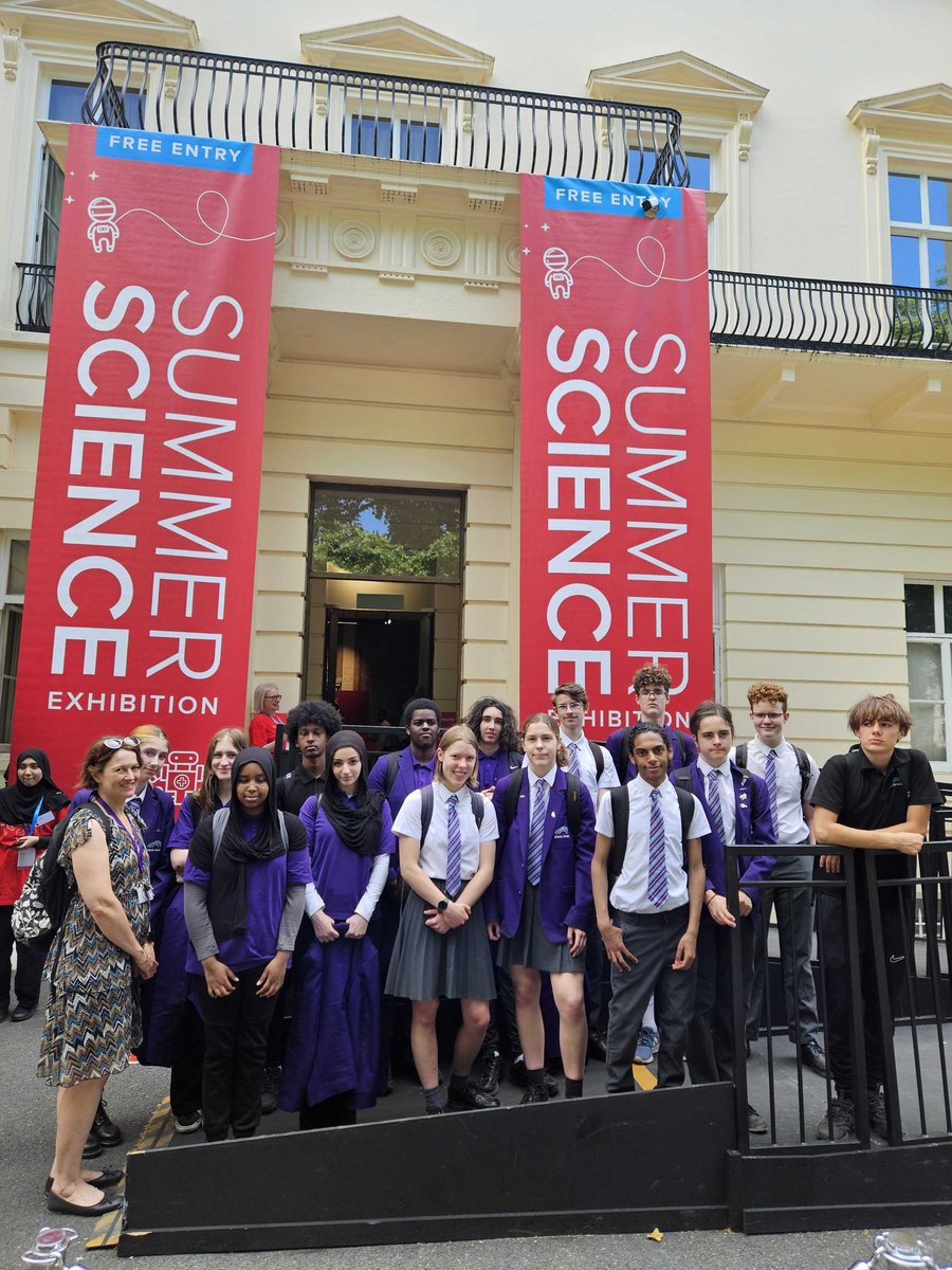 BridgeAcademyE2's tweet image. Y10 Triple Scientists visited the Royal Society Summer Exhibition today. They were able to talk to scientists about their cutting-edge research, attend lectures and try out experiments, including brain surgery.