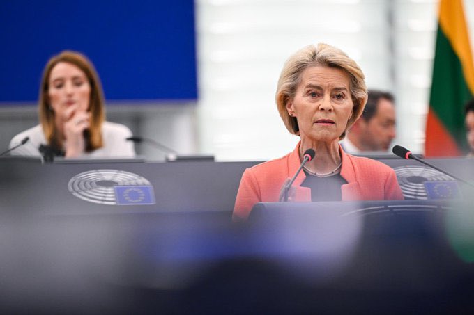Débat sur la destitution d’Ursula von der Leyen / von der Liar : un simulacre ! 
12 min de discours au lieu de 5, 1 intervenant par groupe, pas de questions. 
Elle esquive #Pfizergate et accuse ces critiques d’être anti-UE. 
La Gauche et les Macronistes attaque le PPE mais