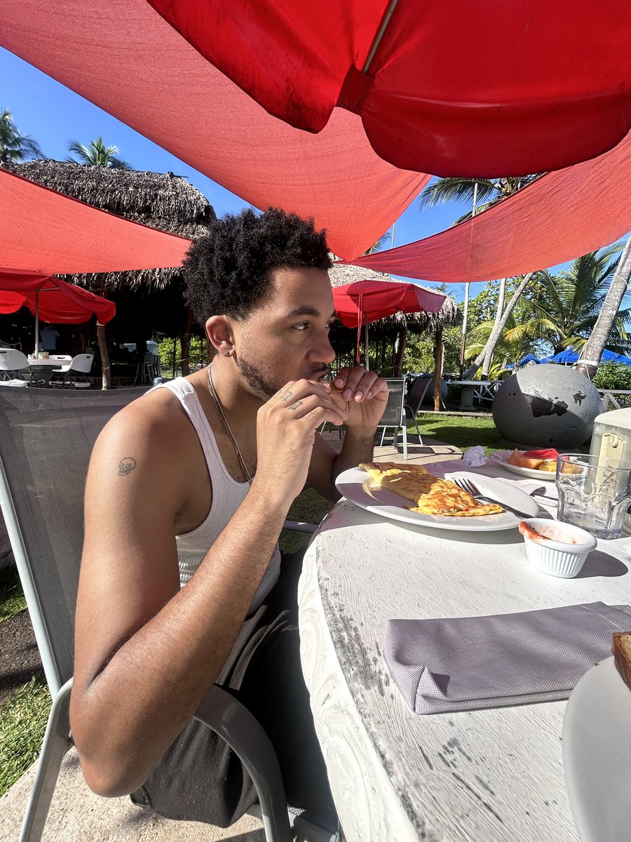 RlPXL's tweet photo. Me and fredo santana got the same birthday week. Long live Mr front street himself we would’ve been cool I know it
#scarysight https://t.co/Ih9fekh9j0