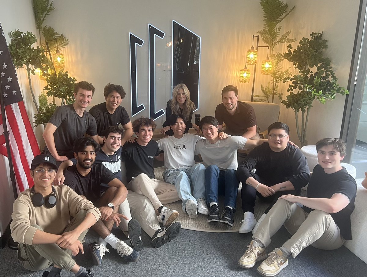 officialellenk's tweet photo. Congratulations on the launch @contextsuite ⭐️ you just made life easier https://t.co/gUxdYOV5nK