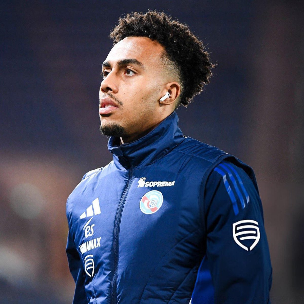 Séléphanto Football 🇨🇮 (@selephanto) on Twitter photo 🚨 Guéla Doué est la priorité de l’AC Milan au poste de latéral droit ! 🇮🇹🔥
Milan a déjà pris contact avec Strasbourg mais doit finaliser la vente d’Emerson Royal avant d’avancer sur le dossier. ⏳
(<a href="/MatteMoretto/">Matteo Moretto</a>) 🚨 Guéla Doué est la priorité de l’AC Milan au poste de latéral droit ! 🇮🇹🔥
Milan a déjà pris contact avec Strasbourg mais doit finaliser la vente d’Emerson Royal avant d’avancer sur le dossier. ⏳
(<a href="/MatteMoretto/">Matteo Moretto</a>)