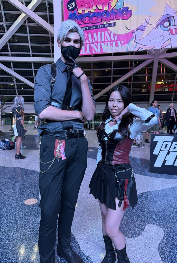 The fact that this man is taller than Sylus! 😱 

#AX2025 #AnimeExpo2025 #AnimeExpo #LoveandDeepspace