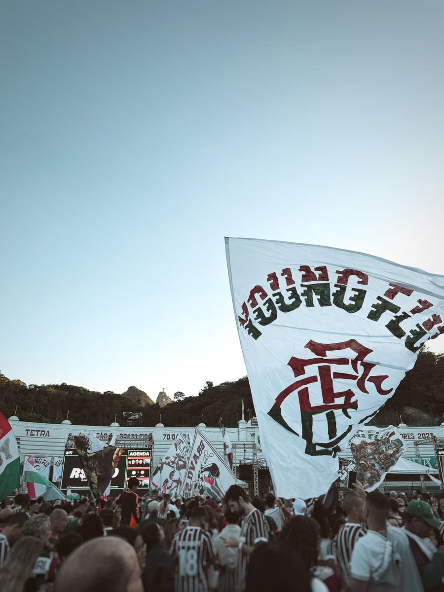 youngfluoficial's tweet image. Todo mundo bem descansado?
 🤜🏻🤛🏻

AMANHÃ É DIA! 🇭🇺

UMA PAIXÃO EM TORCIDA