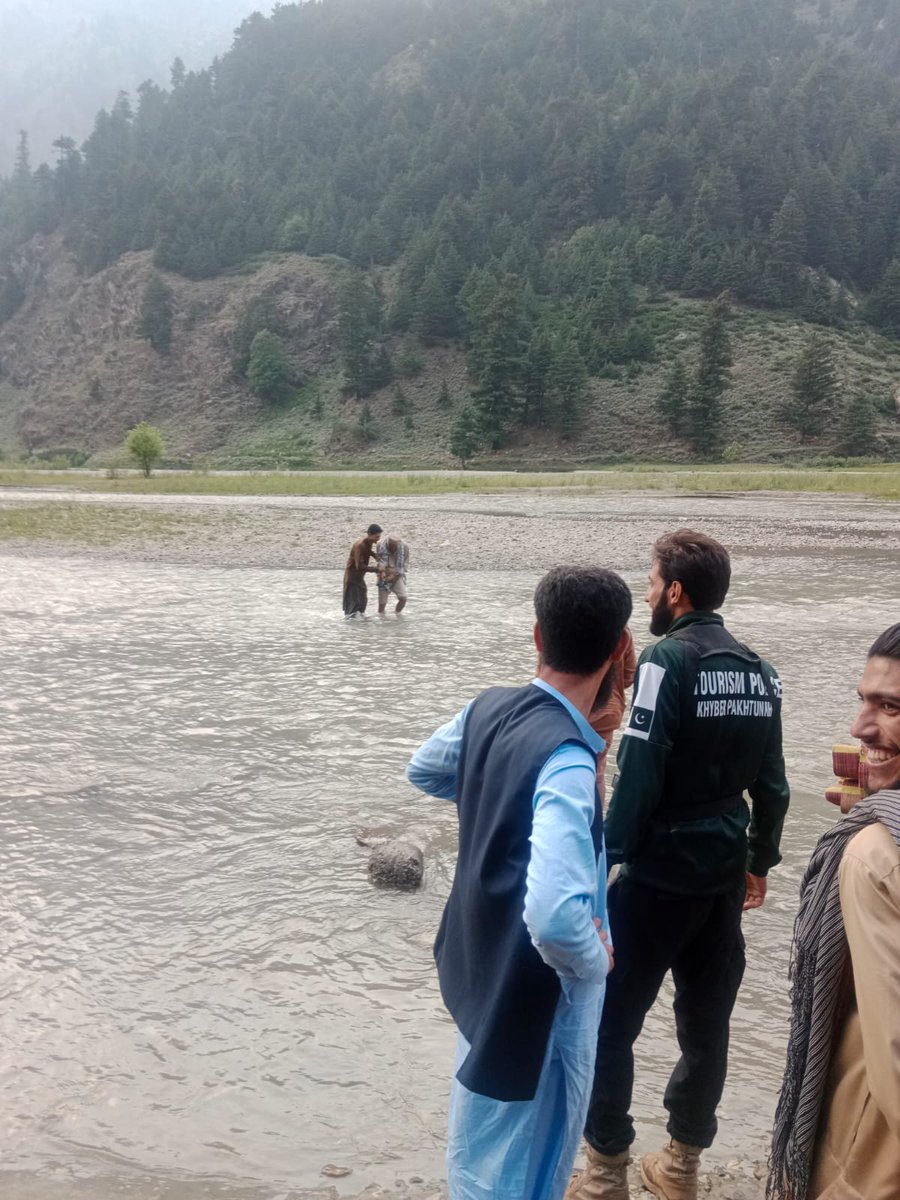 کاغان ڈیویلپمنٹ اتھارٹی (KDA) کی جانب سے دریائے کنہار کے حساس مقامات پر مسلسل پیٹرولنگ جاری ہے۔ وزیراعلیٰ خیبرپختونخوا علی امین خان گنڈاپور کی ہدایات پر، KDA اسٹاف، کمیونٹی ریور رینجرز اور ٹورزم پولیس کے اہلکار مشترکہ طور پر صورتحال کی نگرانی کر رہے ہیں۔
#پبلک_انرسٹ