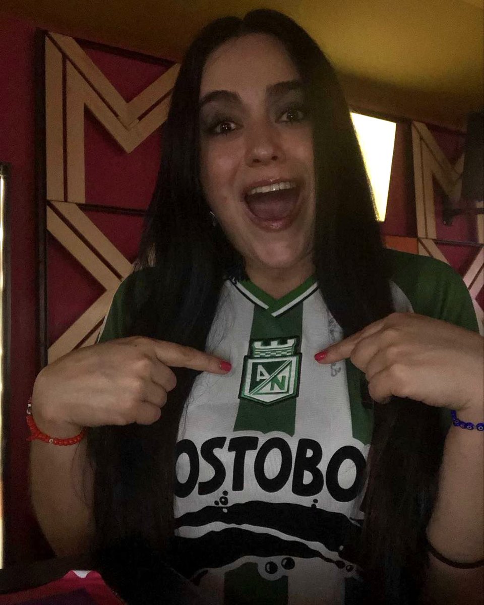 Miguel Ángel ‘Zurdo’ López es el único autógrafo de mi camiseta del Atlético Nacional, justo este día le pedí este gran regalo y la foto para atesorar por siempre. ¡Era un gran ser humano y profesional! 💚🥹 ¡Descansa en paz, crack! 🫶🏼
#SDVSF  <a href="/nacionaloficial/">Atlético Nacional</a>