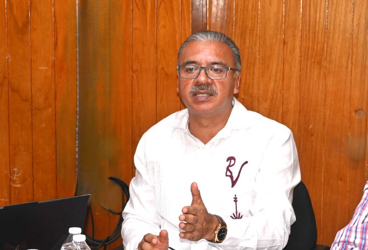 SNTE56Veracruz's tweet photo. EL PROFESOR J. REVERIANO MARÍN HERNÁNDEZ ENCABEZA REUNIÓN ESTRATÉGICA PARA ANALIZAR  NORMATIVIDAD PARA LOS CAMBIOS DE ADSCRIPCIÓN EN VERACRUZ

Nota completa:
https://t.co/YiItFOAPU6

#𝙎𝙤𝙮𝙎𝙉𝙏𝙀56 🟠 
#𝗟𝗮𝗨𝗻𝗶𝗱𝗮𝗱𝗡𝘂𝗲𝘀𝘁𝗿𝗮𝗙𝗼𝗿𝘁𝗮𝗹𝗲𝘇𝗮 ✅ https://t.co/pFk4IFBdnr