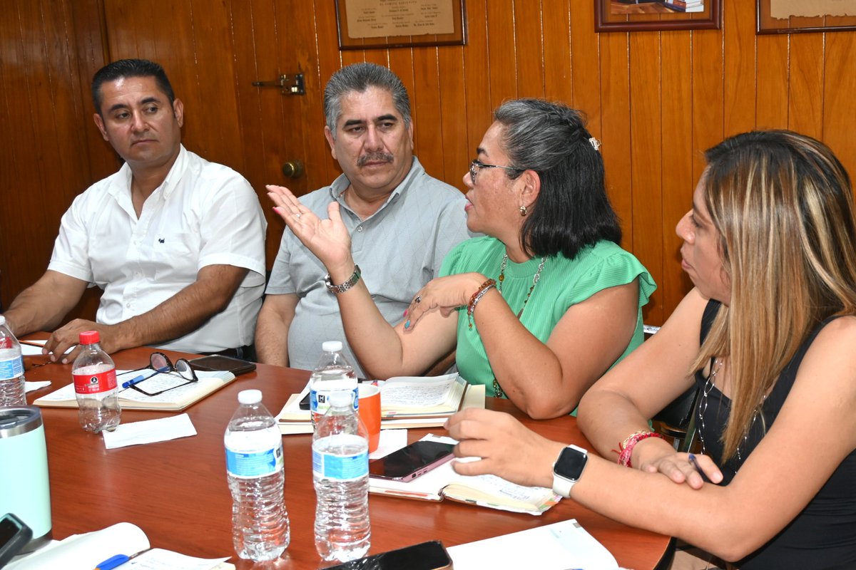 SNTE56Veracruz's tweet photo. EL PROFESOR J. REVERIANO MARÍN HERNÁNDEZ ENCABEZA REUNIÓN ESTRATÉGICA PARA ANALIZAR  NORMATIVIDAD PARA LOS CAMBIOS DE ADSCRIPCIÓN EN VERACRUZ

Nota completa:
https://t.co/YiItFOAPU6

#𝙎𝙤𝙮𝙎𝙉𝙏𝙀56 🟠 
#𝗟𝗮𝗨𝗻𝗶𝗱𝗮𝗱𝗡𝘂𝗲𝘀𝘁𝗿𝗮𝗙𝗼𝗿𝘁𝗮𝗹𝗲𝘇𝗮 ✅ https://t.co/pFk4IFBdnr