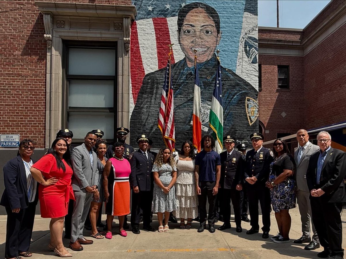 JeffreyDinowitz's tweet image. I joined members of our community to remember Detective Miosotis Familia for the love she displayed for her uniform & our city. I will continue advocating for NYS law to change, allowing the survivors of single, fallen NYPD members to receive the benefits & justice they deserve.