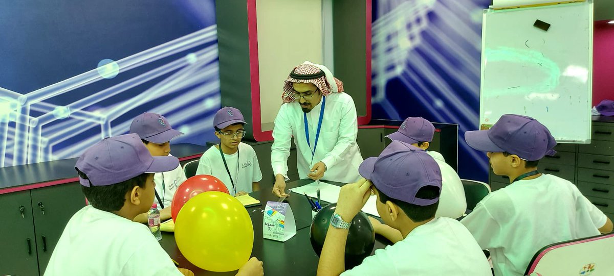 وسط أجواء مفعمة بالشغف والحماس، وانخراط في تجارب علمية ثرية ورحلات معرفية ملهمة، يواصل برنامج موهبة الإثرائي الأكاديمي 2025م فعالياته في مركز القصيم العلمي ، حيث تنمو العقول وتُصقل المواهب 💡🚀

#عنيزة