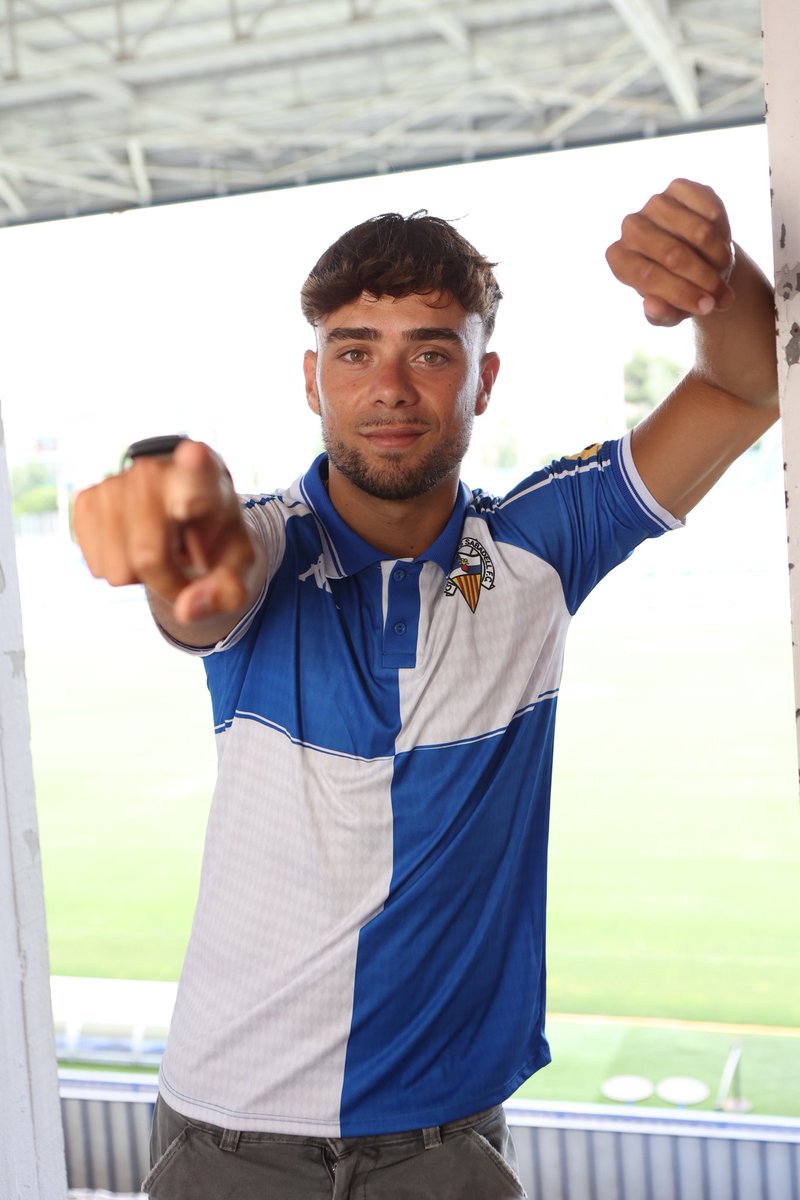 Hola Arlequinats!!👋🏼
Molt il lusionat i feliç de poder unir-me a aquest gran club.
Amb moltes ganes de disfrutar amb vosaltres del que serà una gran temporada!
Honor al Sabadell!💙🤍🧅