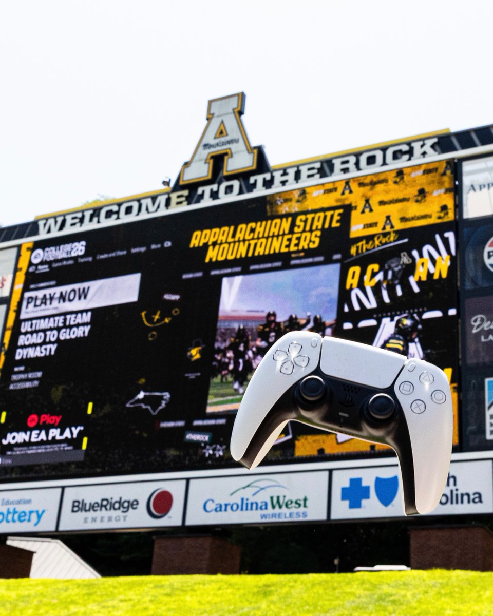 No better way to play <a href="/EASPORTSCollege/">EASPORTSCollege</a> than on the big screen at The Rock!

🔗 goapp.st/BuyCFB26

#GoApp #CFB26