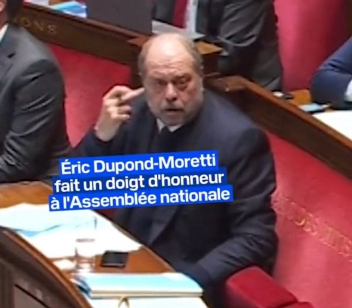 Vous vous souvenez du doigt d’honneur 🖕🏾 d’Éric Dupond-Moretti à l’Assemblée nationale ? Il adressait sa menace au député anticorruption apar.tv/54-ans-depute-… Olivier Marleix, qui vient d’être retrouvé pendu.