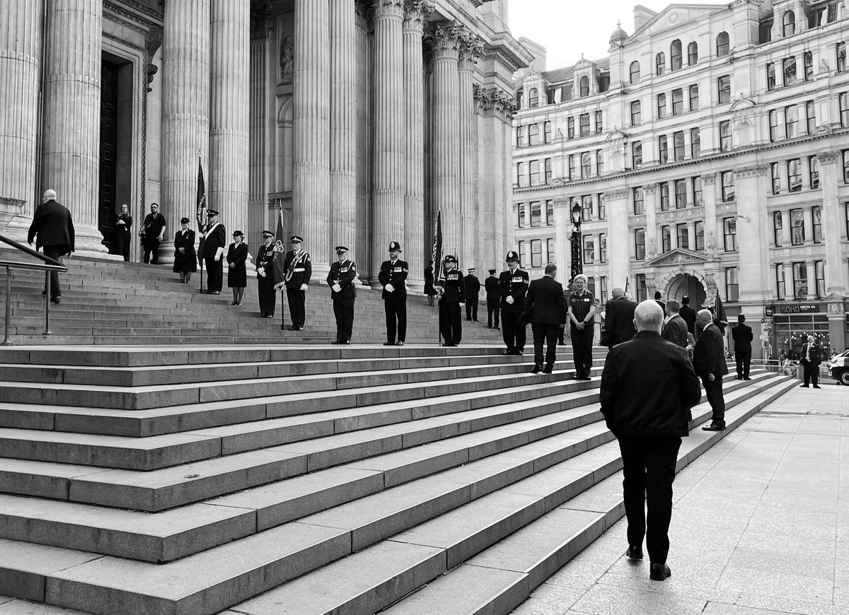 20yrs on from 7/7, we remember those who never came home, and those who ran towards chaos. Emergency services, volunteers, TfL staff responded with courage and compassion. Today, a guard of honour stood in silent tribute, a lasting testament to humanity in the darkest of moments.
