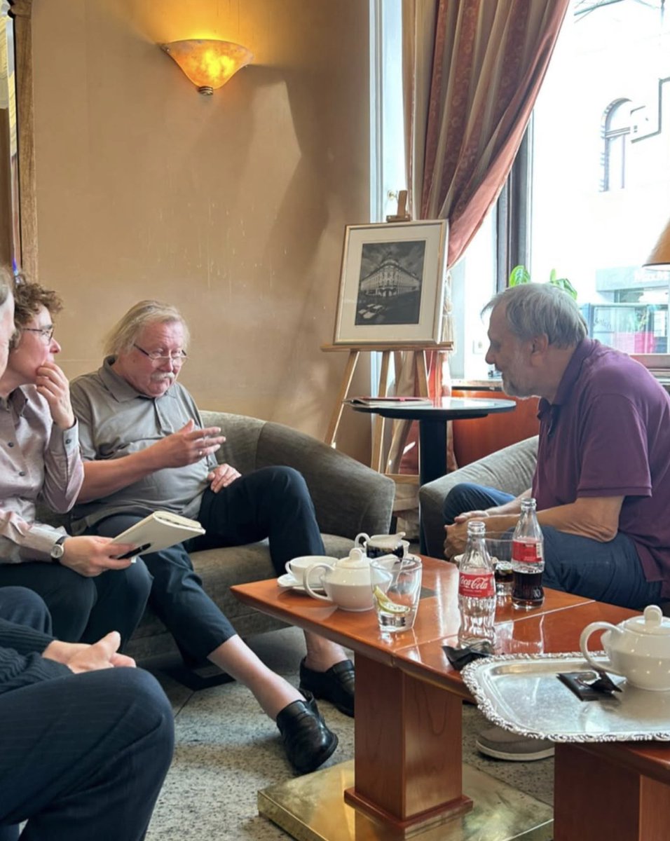 Filósofos haciendo cosas: Peter Sloterdijk &amp; Slavoj Žižek charlando.
