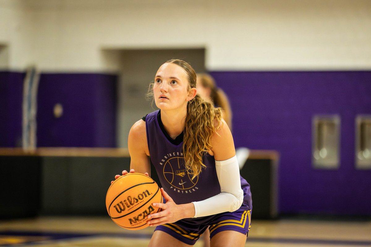 Back together, back at it!🐾

#UNITED #POWEROFTHEPURPLE #UNIWBB #PANTHERS