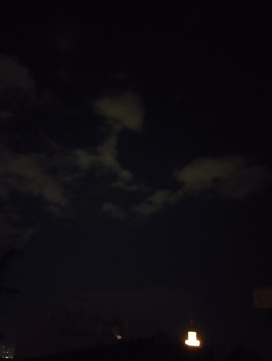 Benim kafam iyi oldu uçan bir köpek mi var orada bilemedim 😎