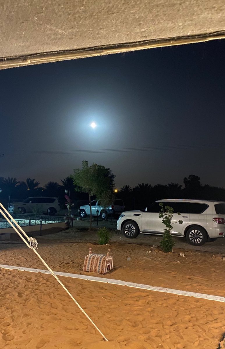 جبينك نور تالي الليل يبرق 
ياحظ الي رمس به وهتنابه