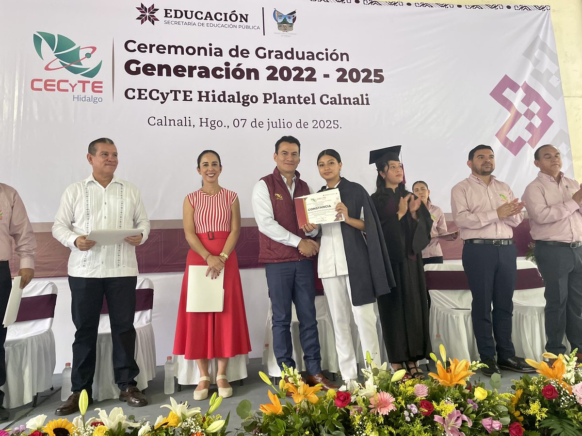 CecyteCalnali's tweet photo. Con orgullo celebramos la 27ª graduación de la Generación 2022–2025 en @CecyteCalnali.
¡Felicidades egresados! Hoy comienza una nueva etapa.
Gracias a familias, docentes y comunidad por su apoyo.
#SomosUnEquipoTransformandoElFuturo @natycastrejonv  @CECyTEHidalgo https://t.co/CgpuvHGRja