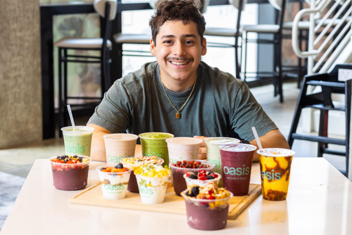 Rice Business (@rice_biz) on Twitter photo Meet Ivan Diaz '28, undergraduate business major at <a href="/RiceUniversity/">Rice University</a> and founder of Oasis at <a href="/lyric_market/">Lyric Market</a>. At just 19 years old, Ivan balances full-time studies with running his own acai bowl and smoothie shop. Read more about Ivan in <a href="/HoustoniaMag/">Houstonia</a>.
➞ tinyurl.com/j5p7dhvh Meet Ivan Diaz '28, undergraduate business major at <a href="/RiceUniversity/">Rice University</a> and founder of Oasis at <a href="/lyric_market/">Lyric Market</a>. At just 19 years old, Ivan balances full-time studies with running his own acai bowl and smoothie shop. Read more about Ivan in <a href="/HoustoniaMag/">Houstonia</a>.
➞ tinyurl.com/j5p7dhvh