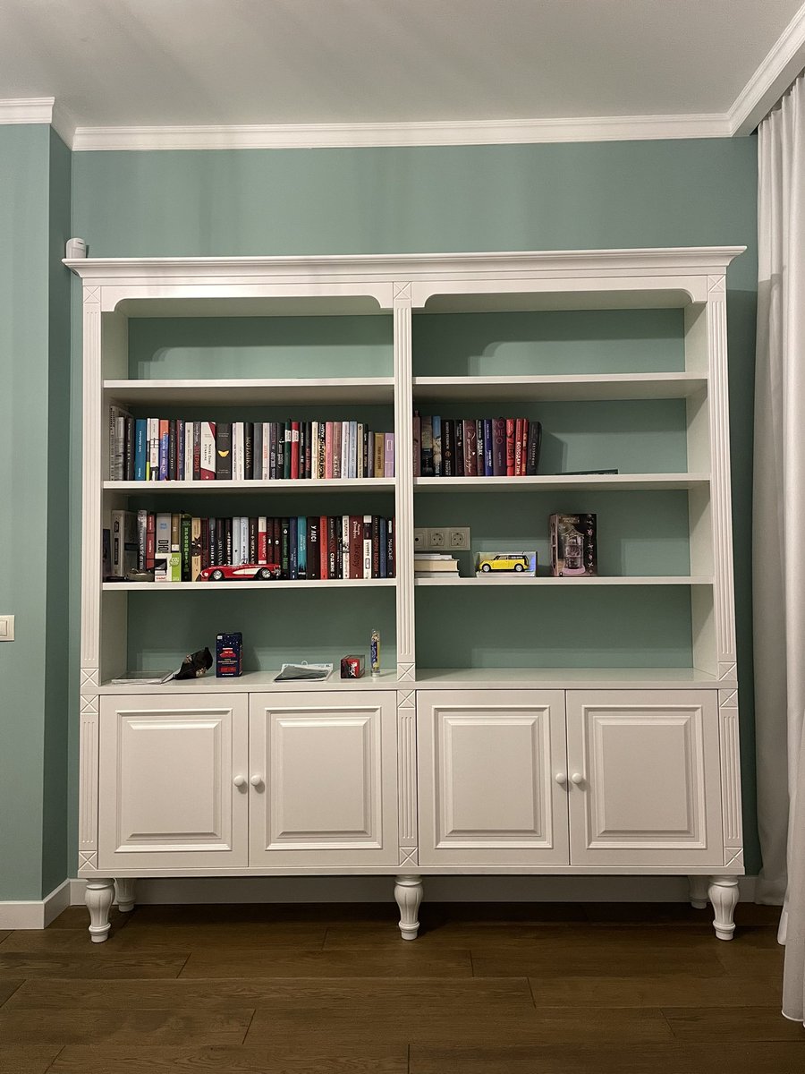 sofiiiika's tweet image. нареешті нареееешті в мене є ВОНА✨ 
книжкова шафа💕💕💕
ще й, як виявилося, не так то в мене й багато книжок і є ще багааааато місця для нових🥰