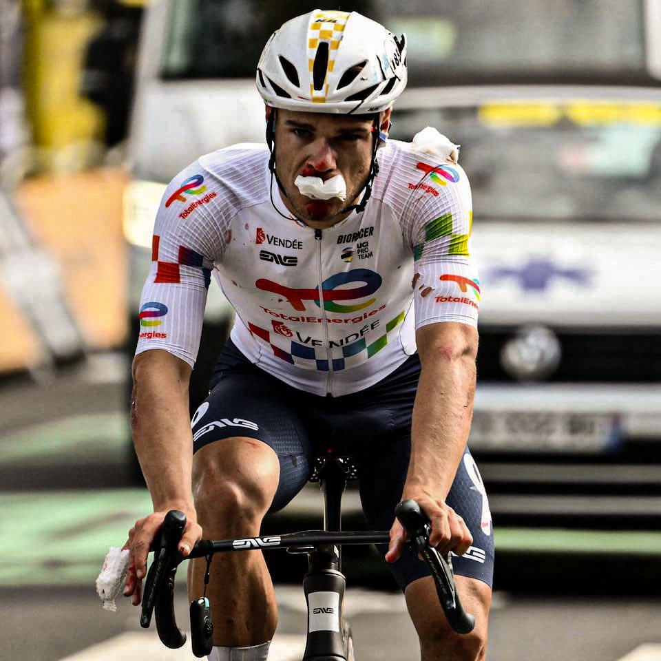 Cyclists are warriors 🤕

📷: <a href="/DansLaMusette/">Dans la Musette</a> #TDF2025