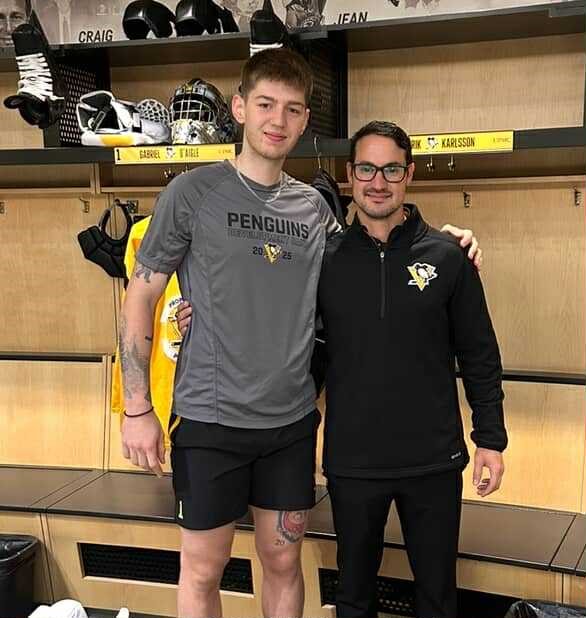 TigresVicto's tweet image. Gabriel D'Aigle en compagnie de notre entraîneur des gardiens Marco Raimondo la semaine dernière au camp de développement des Penguins ! 😎
#GoTigresGo
