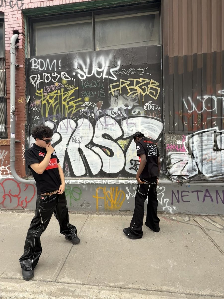 4vr_solid's tweet image. 4vr swaggin with da gang, new swag otw 🔜