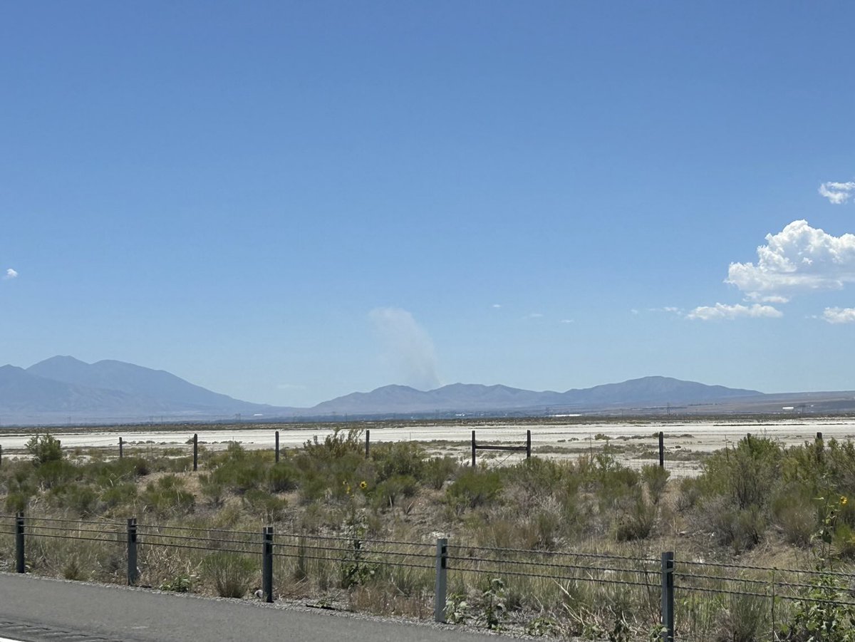 Thomas Silas (@tpsilas18) on Twitter photo Looks like a new smoke plume coming from South Mountain/Rush Valley vicinity south of Tooele. #utwx <a href="/NWSSaltLakeCity/">NWS Salt Lake City</a> Looks like a new smoke plume coming from South Mountain/Rush Valley vicinity south of Tooele. #utwx <a href="/NWSSaltLakeCity/">NWS Salt Lake City</a>
