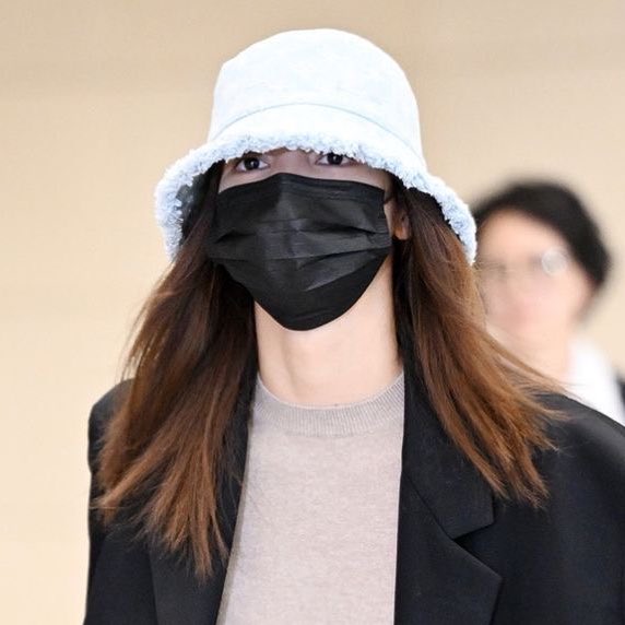 serving airport fashion