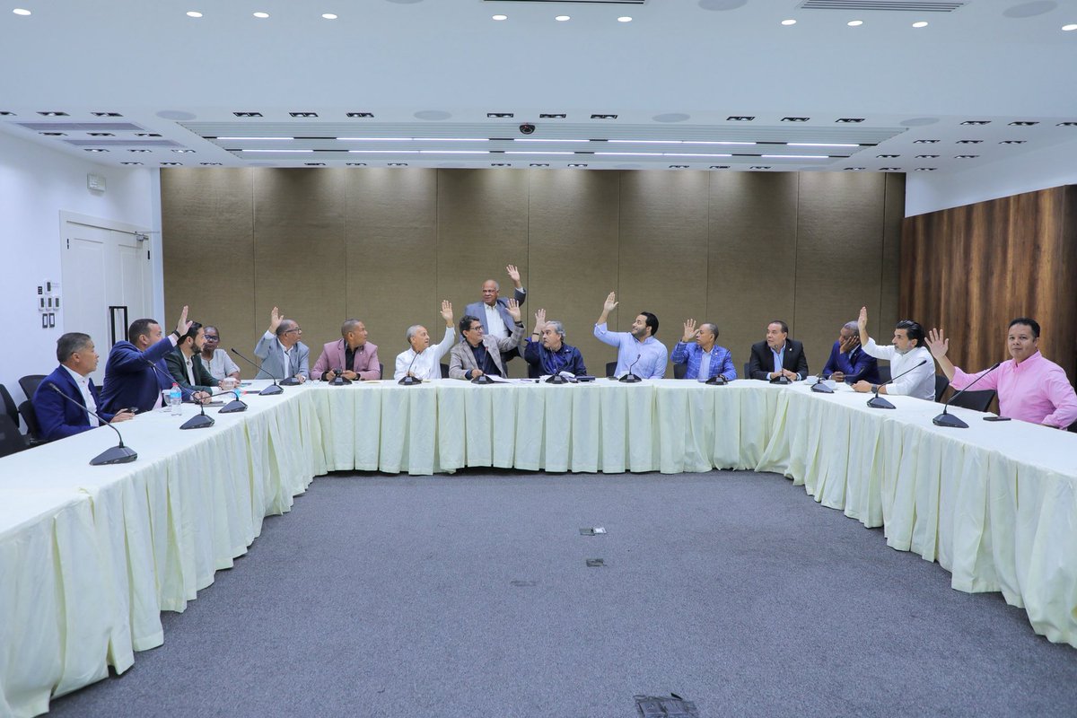 juanjrojasrd's tweet photo. Hoy, en el marco de la Comisión Especial que estudia el proyecto de ley sobre candidaturas independientes, continuamos analizando la iniciativa legislativa que busca regular las asociaciones cívicas constituidas con el propósito de postular candidaturas independientes.⁣ https://t.co/ZskaEqzFVS