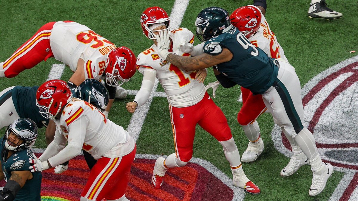 SaquonsCenter's tweet image. What an all-time photo. 🥶