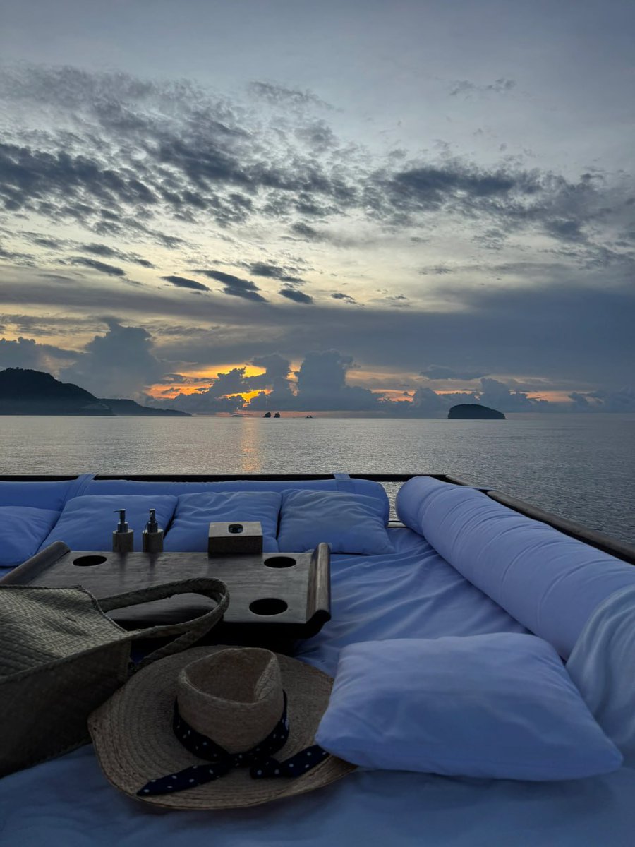 lalithefucker's tweet image. The sunset is so beautiful