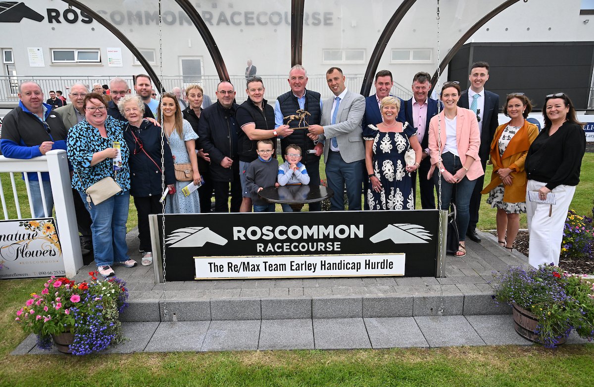 'Jerrari' gets a first career win under jockey Donagh Meyler in our sixth race of the evening the REMAX Team Earley Handicap Hurdle for trainer Jessica Harrington, making it a double on the night for jockey Donagh Meyler.

📷 - Healy Racing.

#CountyRoscommon #IrishRacing