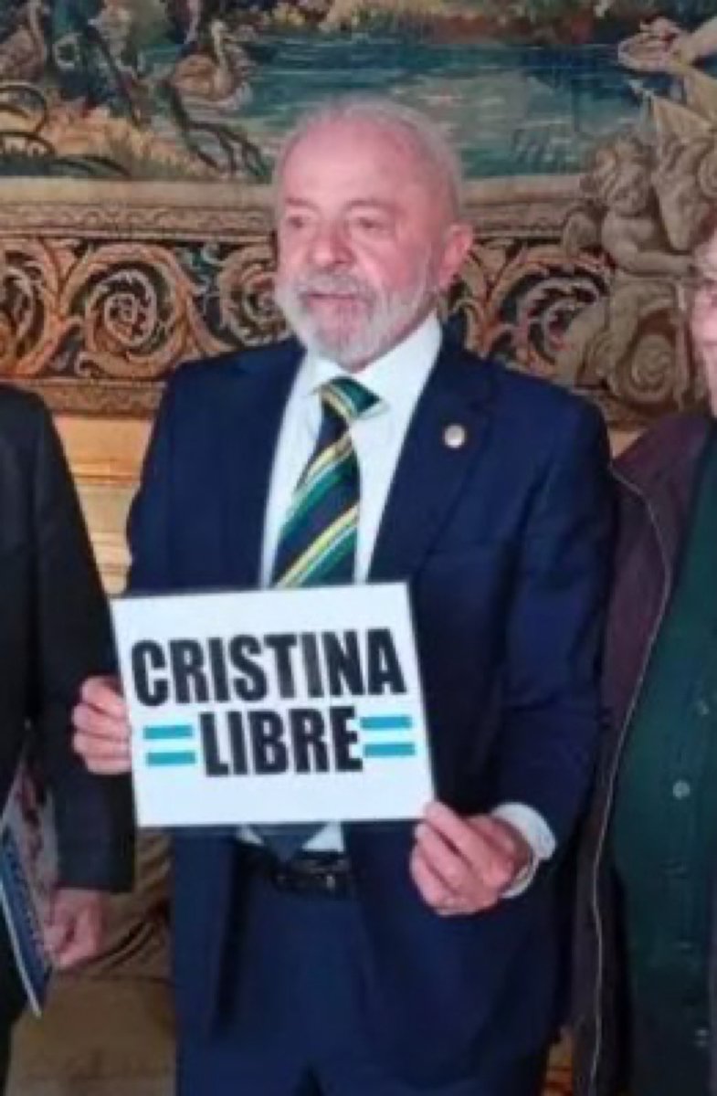 Esse aqui não é você interferindo e defendendo uma corrupta na Argentina há poucos dias?