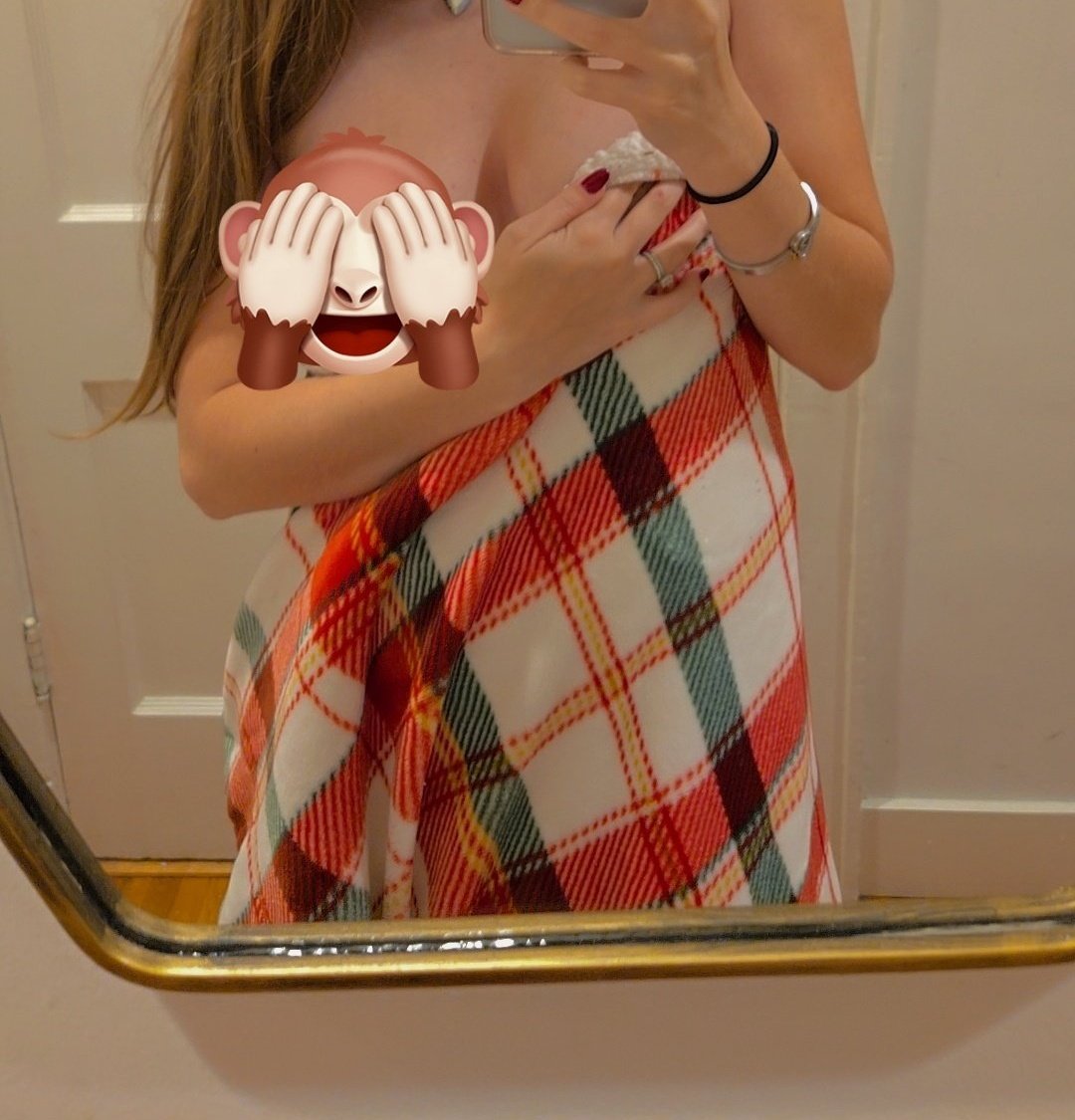 ElenaLoise's tweet image. Tu veux voir mon corps ? Rt 😋