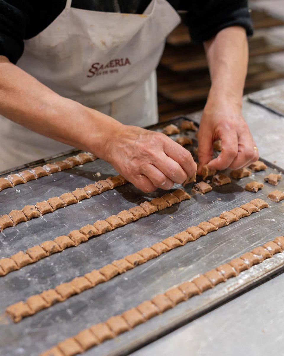 🍫🌟 ¡Feliz Día Mundial del Cacao! ¿Sabías que existe la versión de los tradicionales `carquinyols` en chocolate? 😍

📸 sasucreria

#MenorcaRegionEuropeadelaGastronomía #GastronomíaLocal #prodcutolocal #díamundialcacao