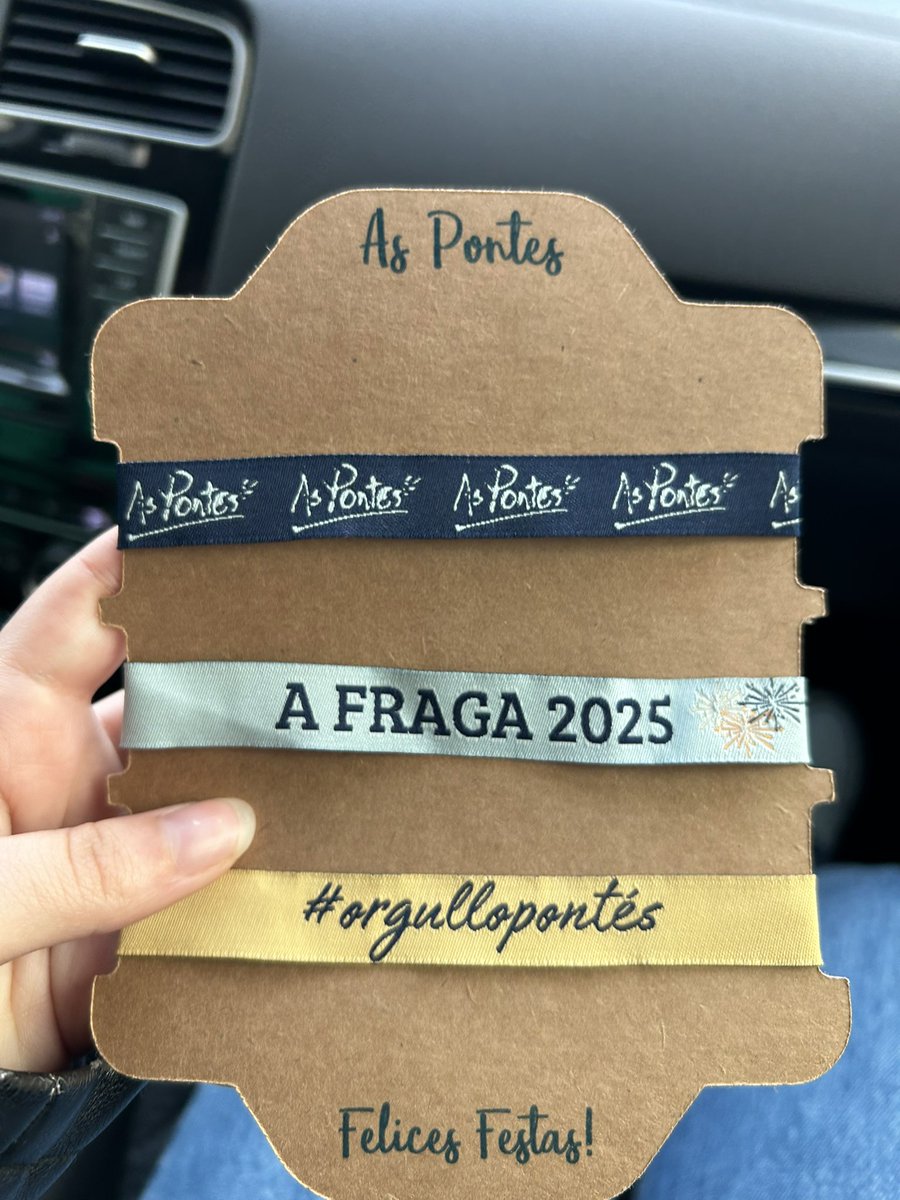 Esperando a que o concello de vilalba faiga unhas pulseras así #orgullovilalbes