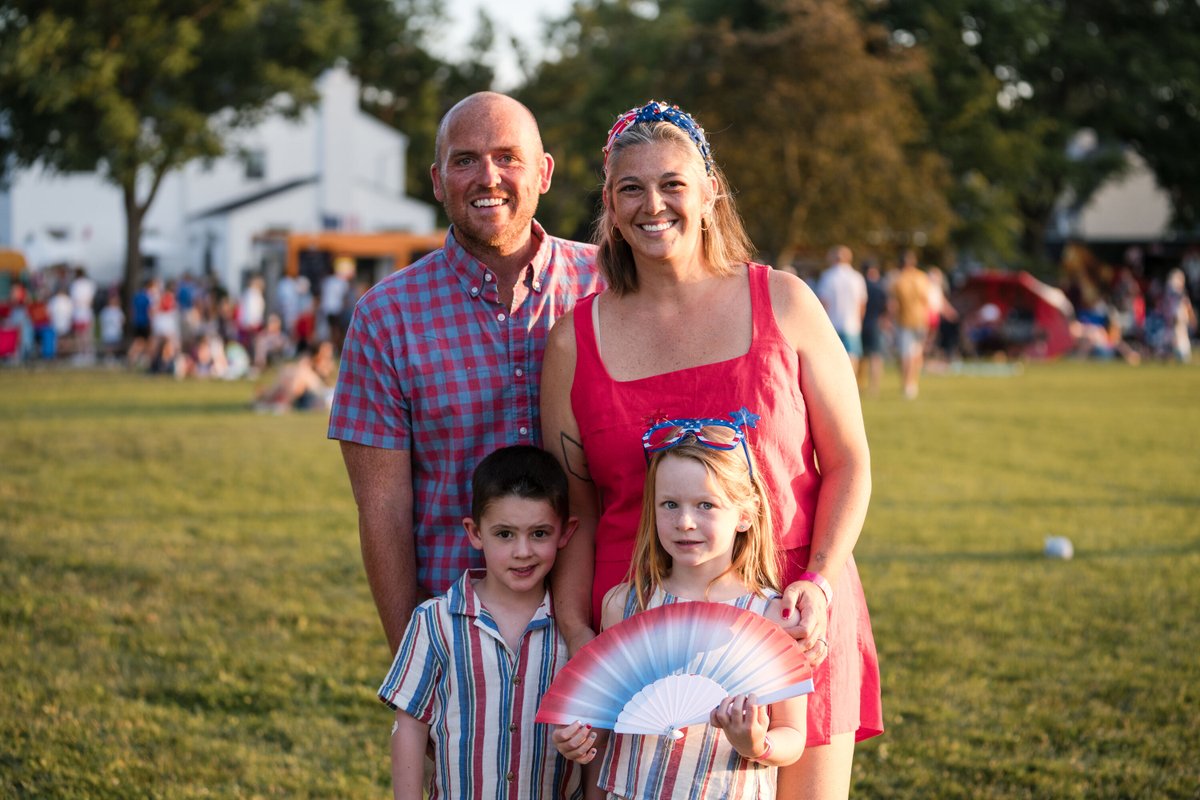 CityofUA's tweet image. What a night, #ArlingtonNation! 🇺🇸 From live music and food trucks to an epic drone show and fireworks, our #FourthOfJuly at Northam Park was one for the flight logs - courtesy of @UACAorg! 🎆 🎶 Thanks for celebrating with us! ❤️🤍💙 #UpperArlington #LifeInUA