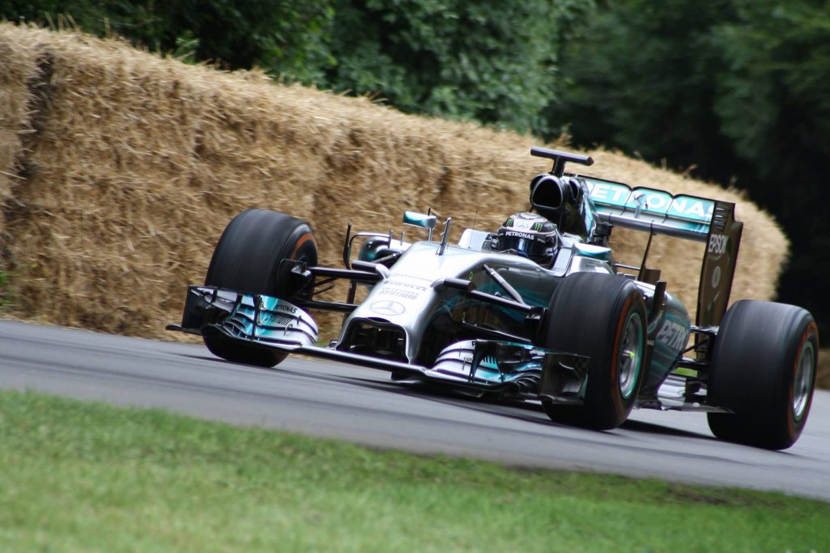 Lewis_Steadman_'s tweet photo. Throwback to seeing @ValtteriBottas @MercedesAMGF1 for the first time at Goodwood in 2017. He’s back this weekend! Shame I don’t have tickets for it. First time missing @fosgoodwood in 10 years 🥲🥲 #TeamVB 🇫🇮 https://t.co/Bgd1gGVgNd