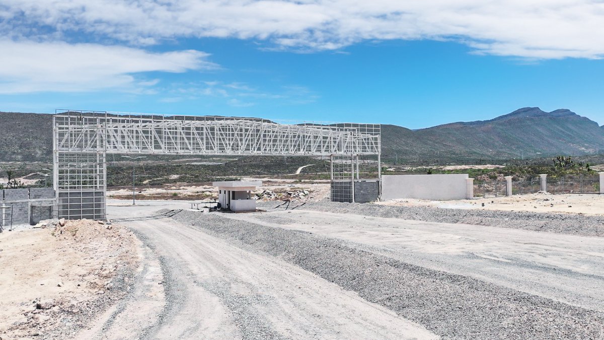 Construction is moving forward; currently working on the signature Amistad arch that marks the entrance to our newest 191-hectare development, Saltillo Industrial Park, in Saltillo, Coahuila.

#AmistadIndustrialDevelopers #RealEstateDevelopment #Construction #Mexico