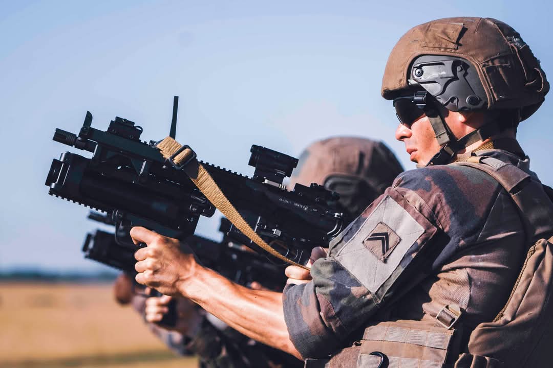 RegimentMedical's tweet image. Monitorat IST-C de la Brigade Log
Retour sur un monitorat intense et formateur 💪.
Pendant trois semaines, les stagiaires ont renforcé leurs compétences techniques et pédagogiques avec des conditions climatiques exigeantes. ☀️🥵
@CommandementFOT @BrigadeLOG