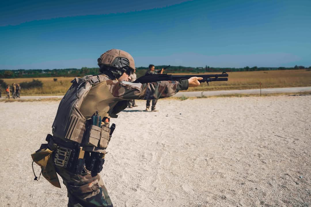 RegimentMedical's tweet image. Monitorat IST-C de la Brigade Log
Retour sur un monitorat intense et formateur 💪.
Pendant trois semaines, les stagiaires ont renforcé leurs compétences techniques et pédagogiques avec des conditions climatiques exigeantes. ☀️🥵
@CommandementFOT @BrigadeLOG